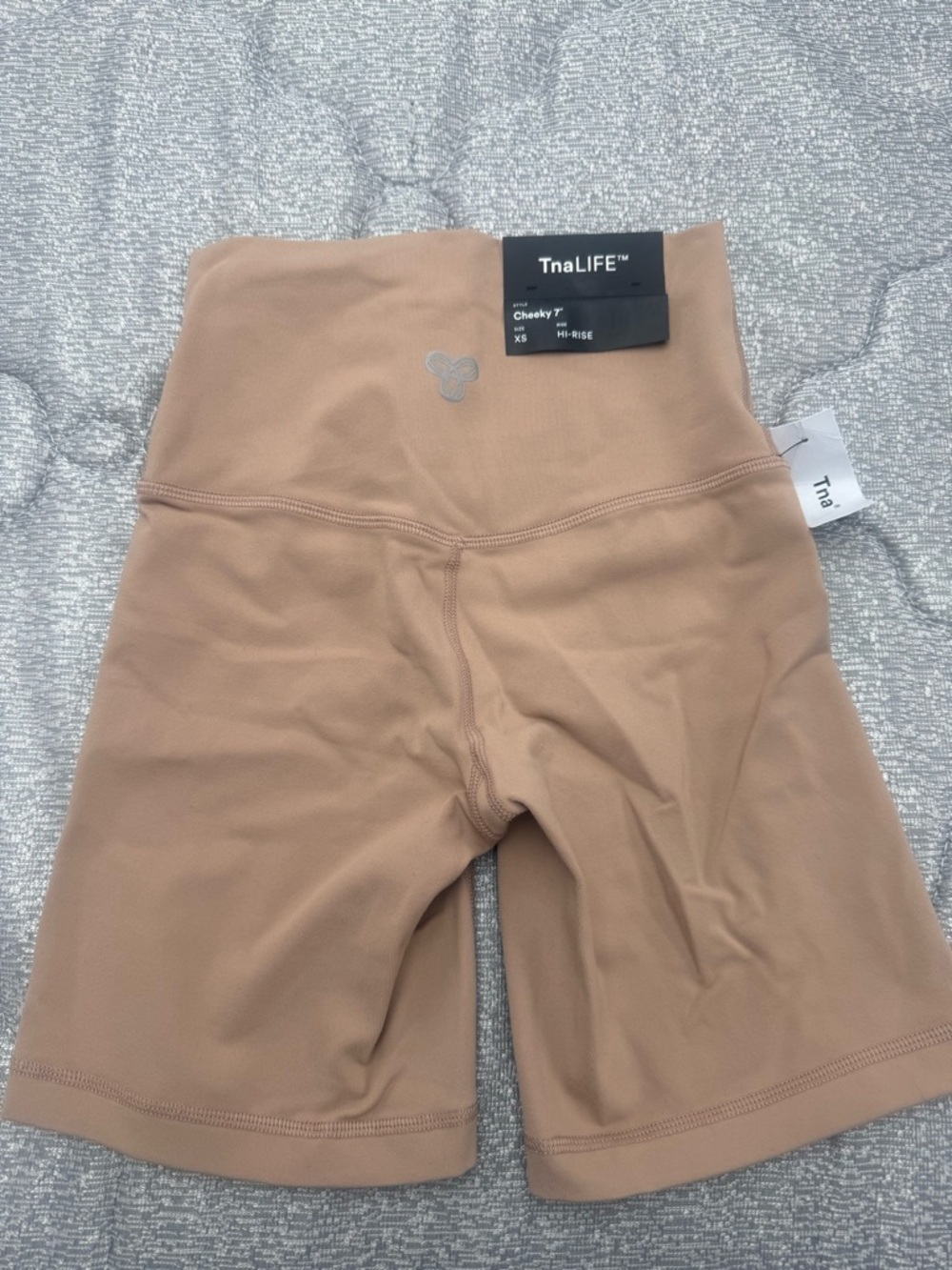 Aritzia TNALIFE Cheeky Hi-Rise 7 inches Shorts Chasm Gouffre XS New With Tags - Picture 2 of 5